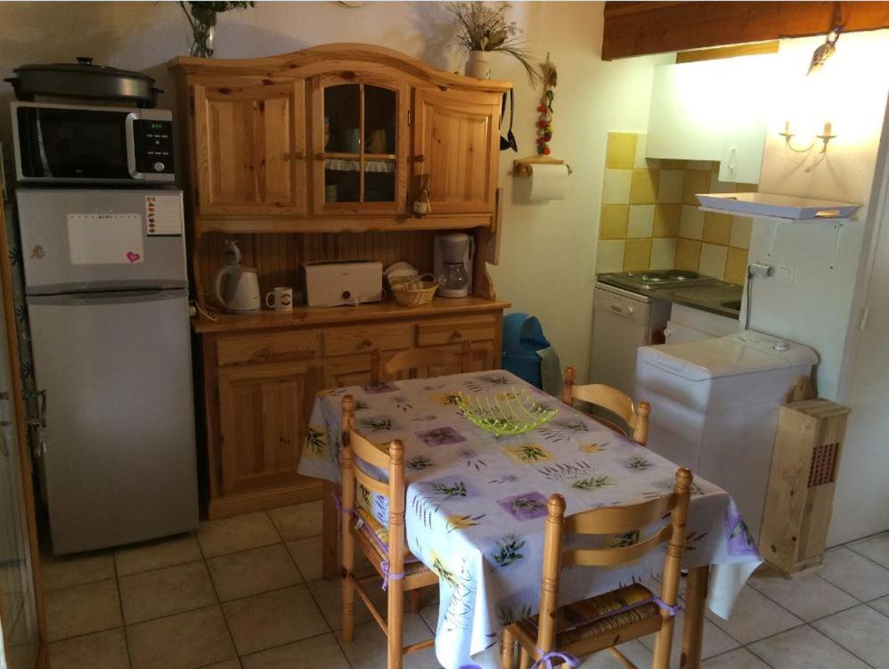Mazet De Vacances Dans Le Domaine De L'Espai Saint-Martin-de-Bromes Bagian luar foto